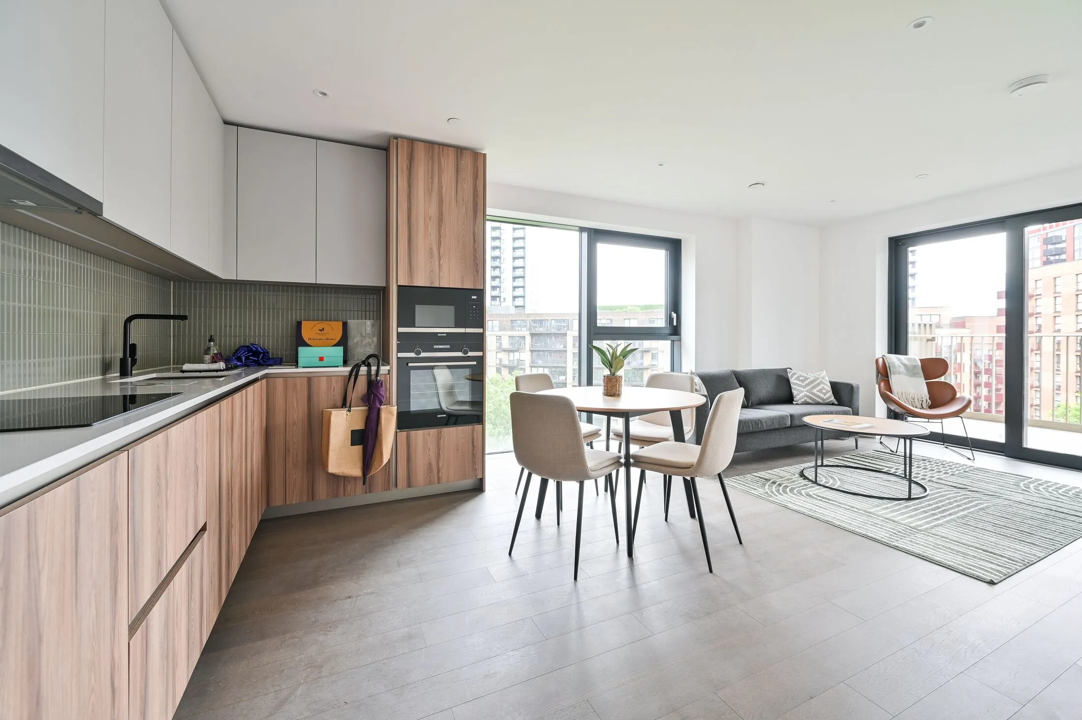 Flat Sayer Street in Greater London