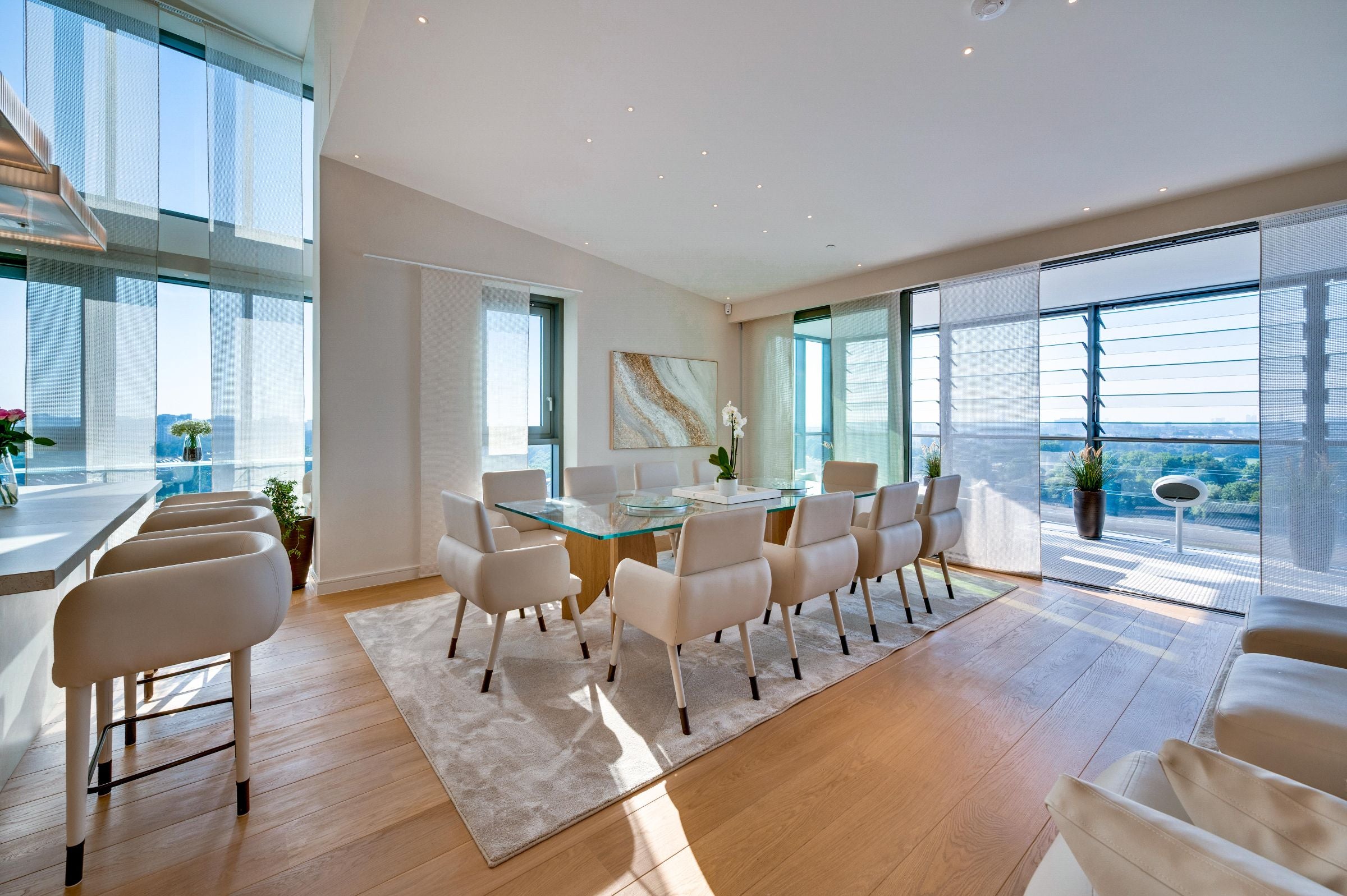 Flat Eastfields Avenue in Greater London