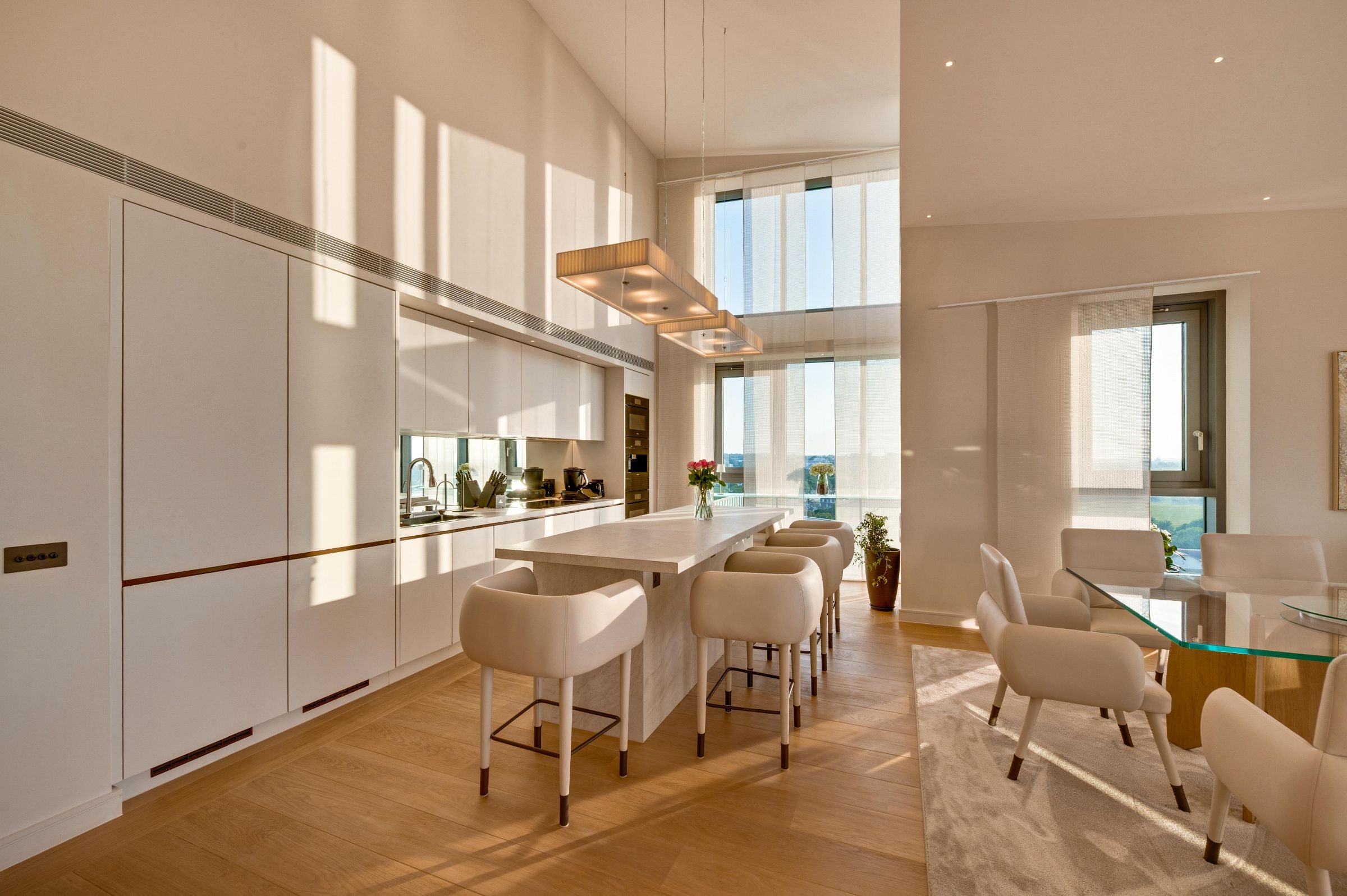 Flat Eastfields Avenue in Greater London