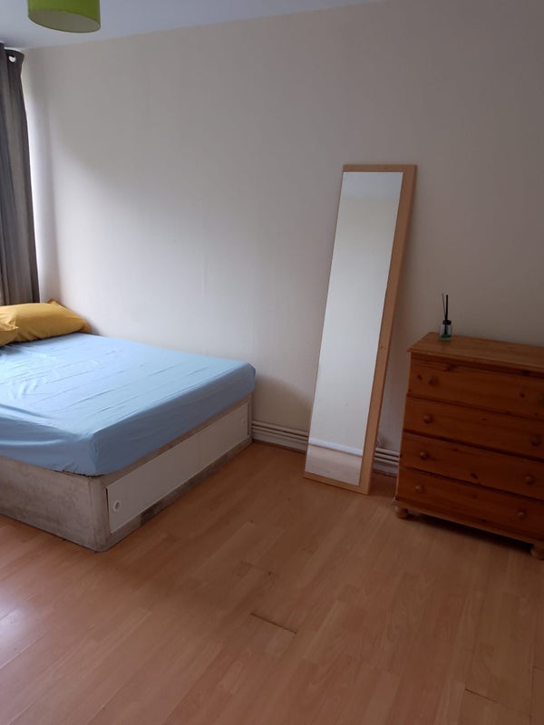 Room Dryfield Walk in Greater London