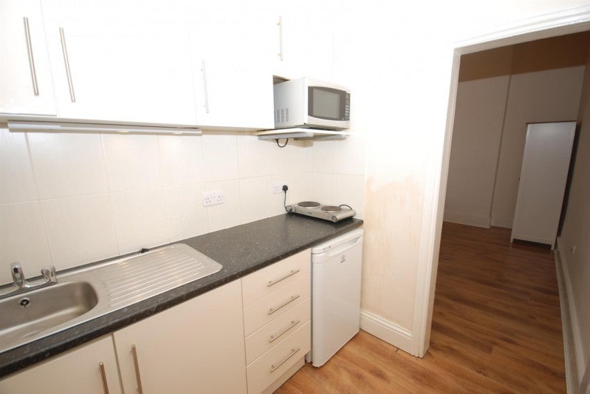 Flat Milverton Hill in Royal Leamington Spa
