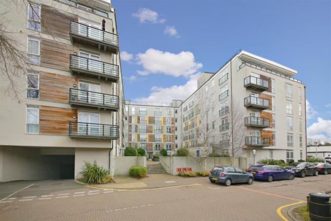 Flat Maxwell Road in Hertsmere