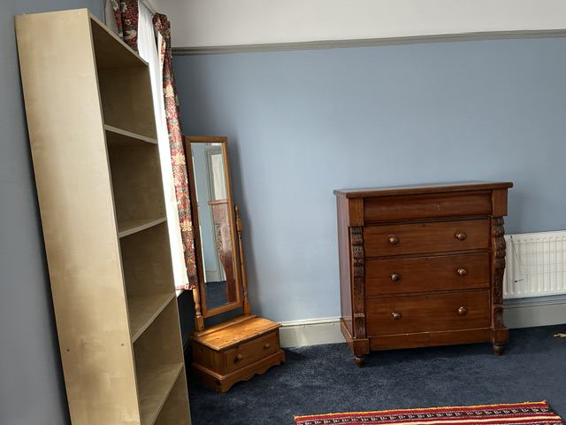 Room Station Road in Greater London