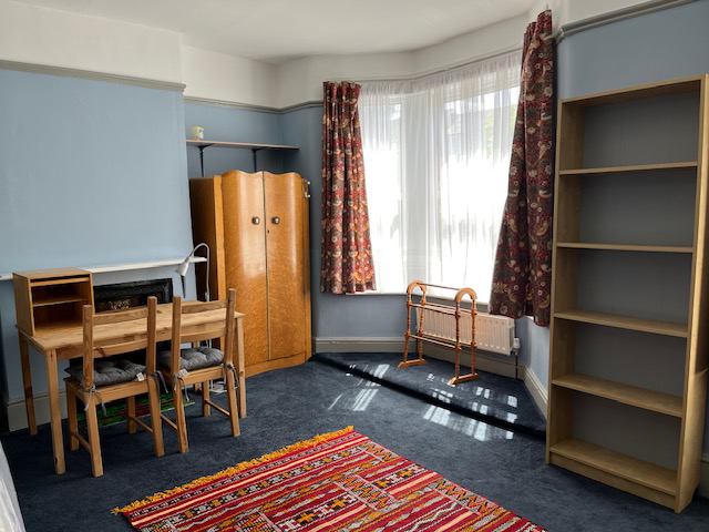 Room Station Road in Greater London