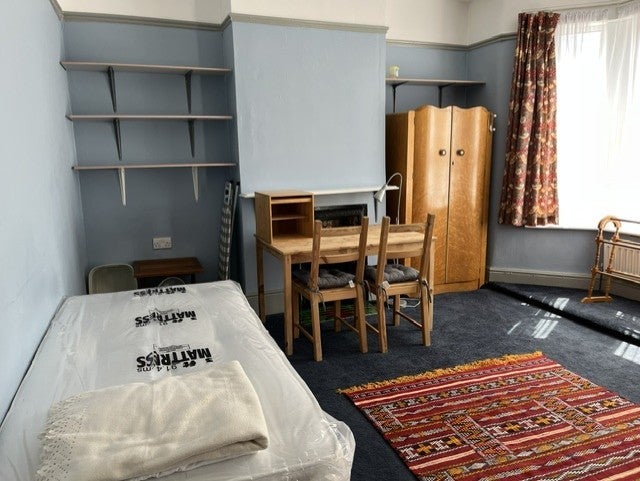 Room Station Road in Greater London