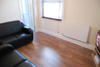 Room Machen Place in Cardiff