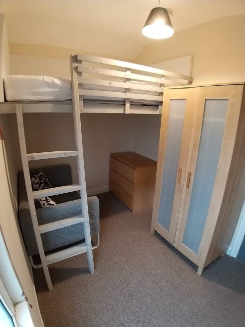 Room Machen Place in Cardiff