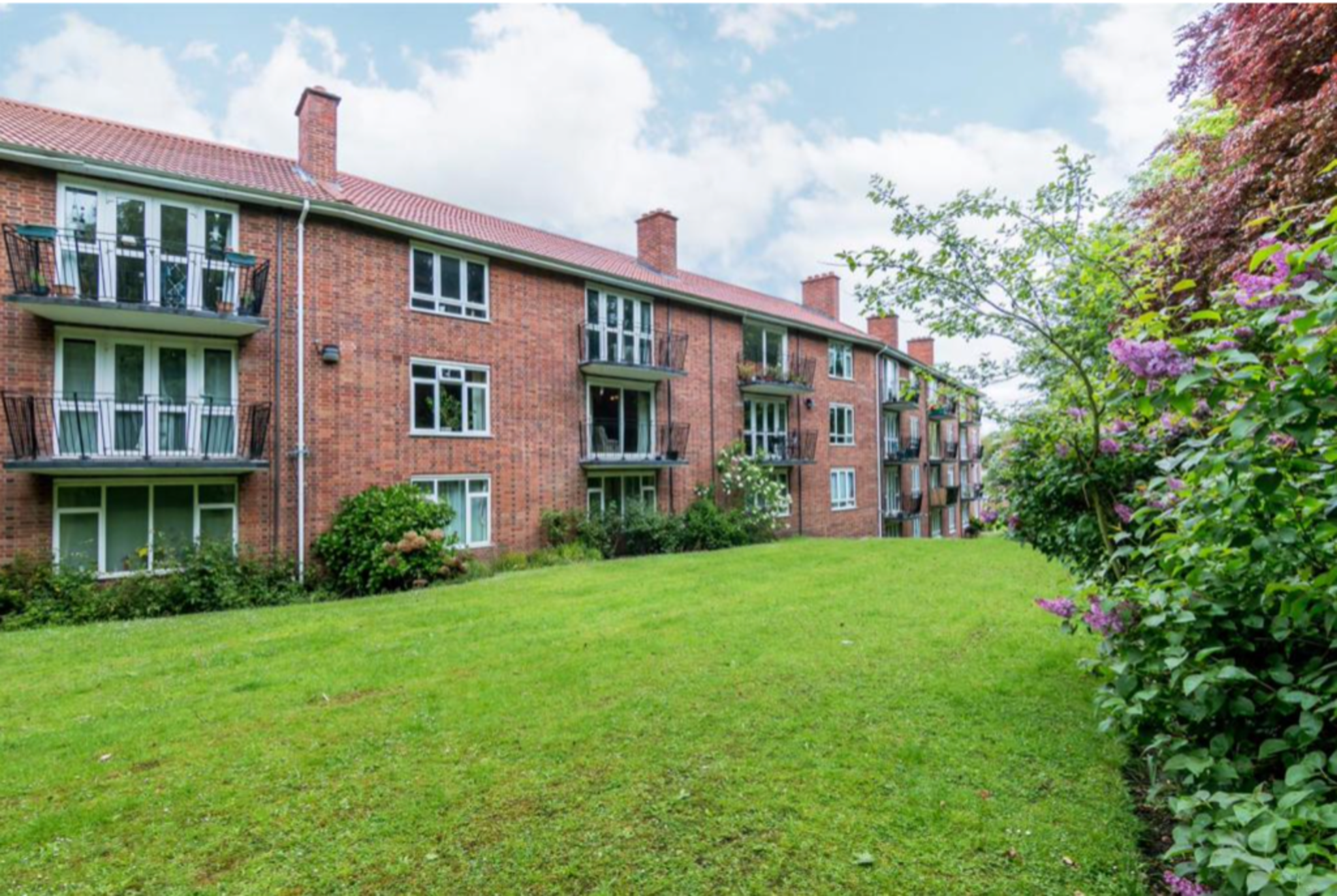 Flat Merridale Court in Wolverhampton