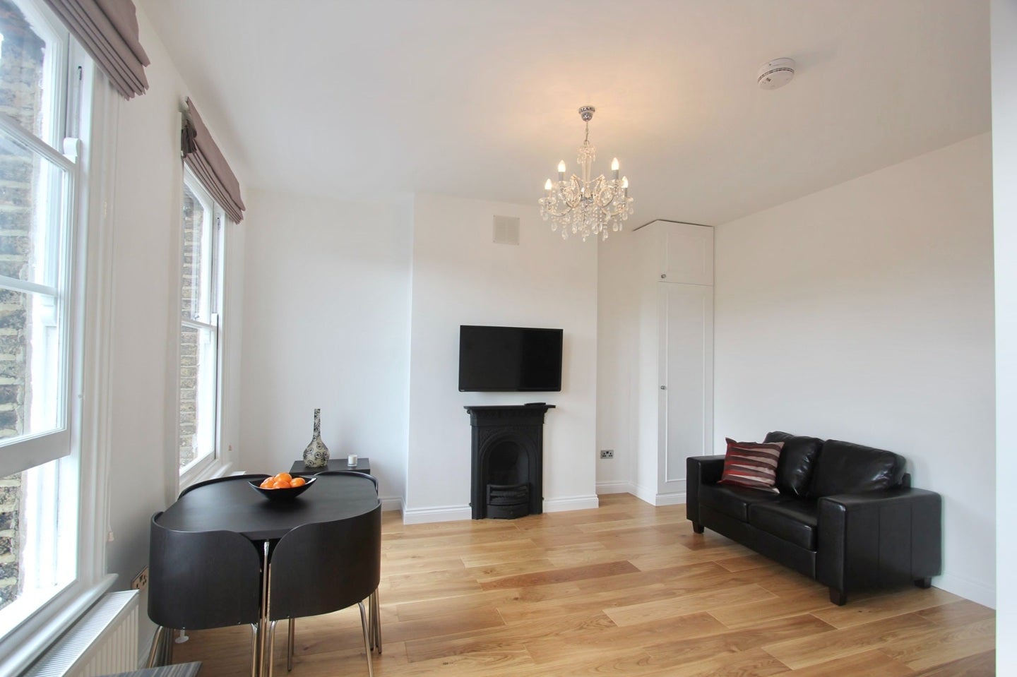 Flat Thurlow Hill in Greater London