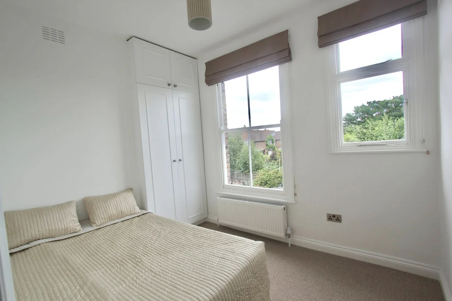 Flat Thurlow Hill in Greater London