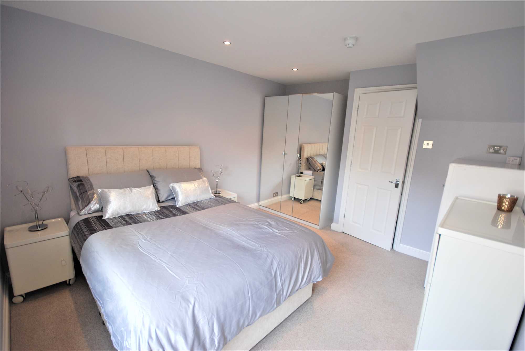 Flat Royal York Crescent in Bristol