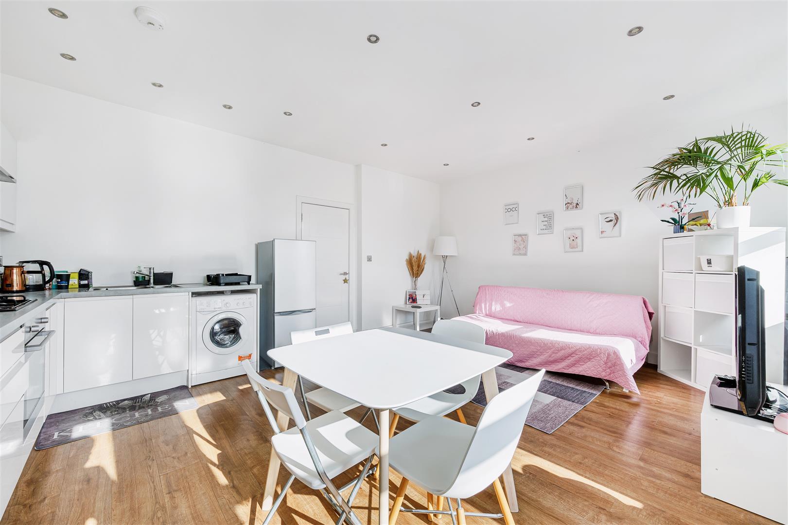Flat Allison Road in Greater London