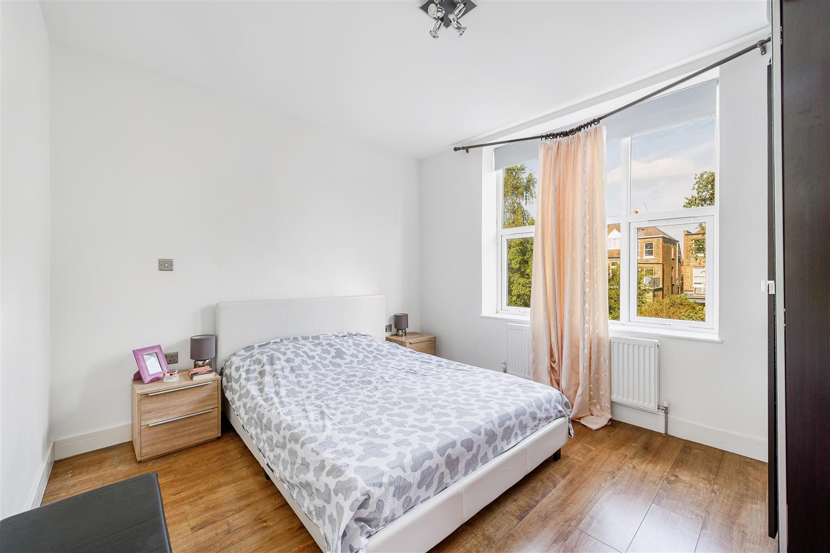 Flat Allison Road in Greater London