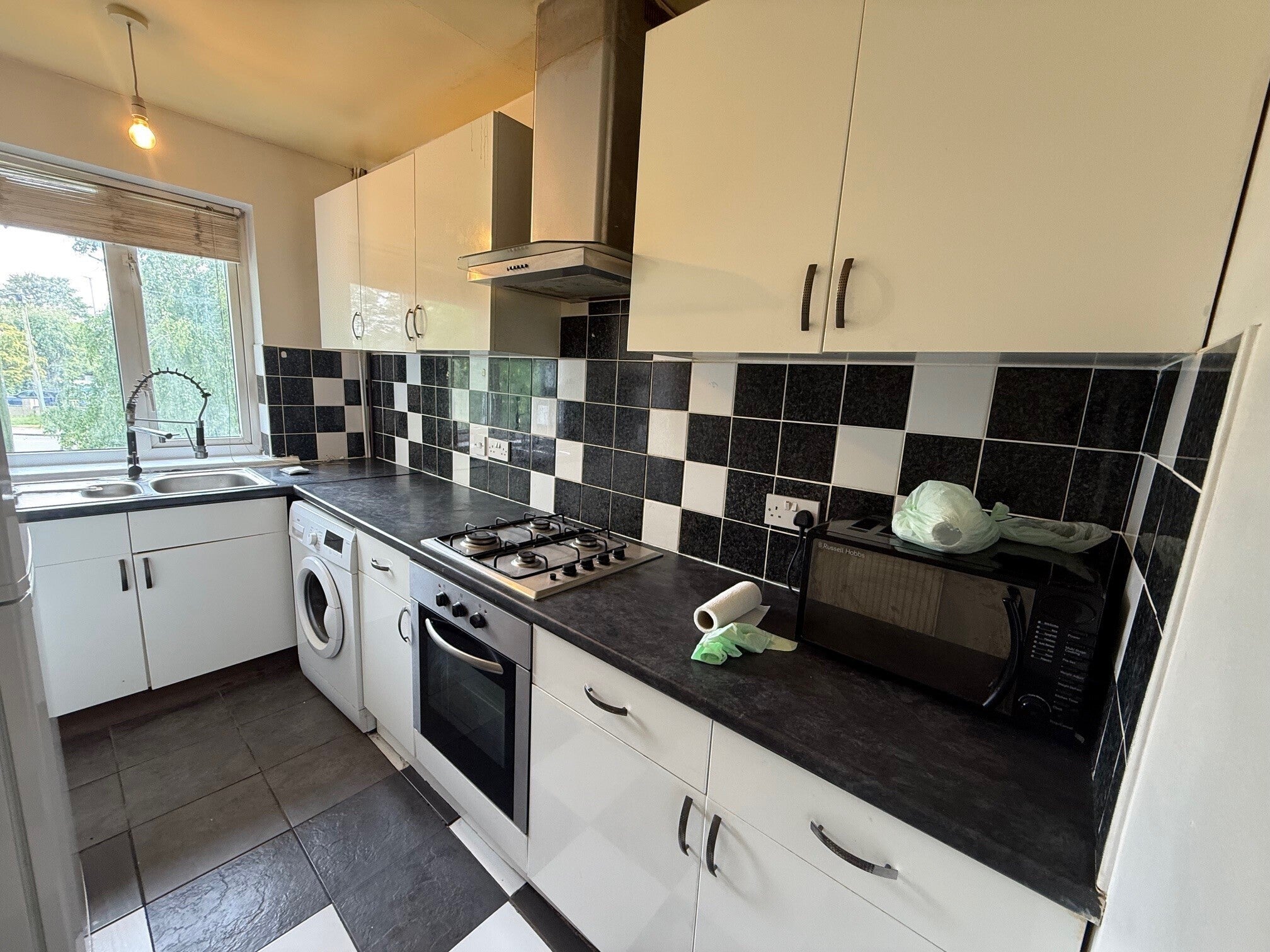 Flat Windsor Crescent in Northampton