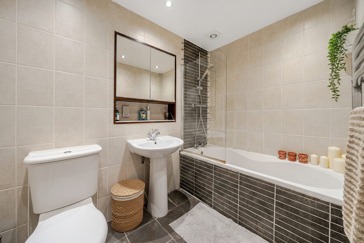 Flat Sutton Close in Greater London