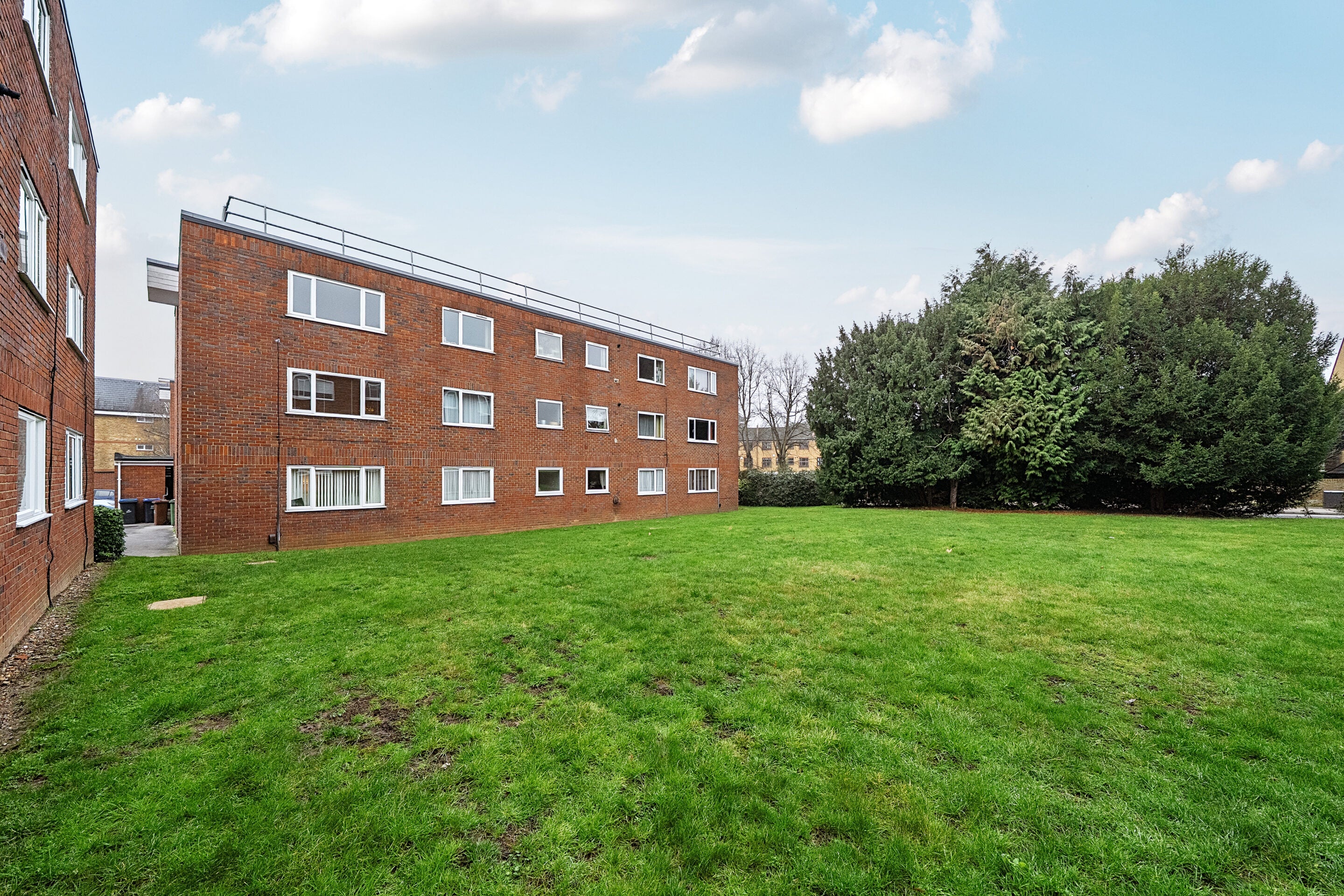 Flat Sutton Close in Greater London