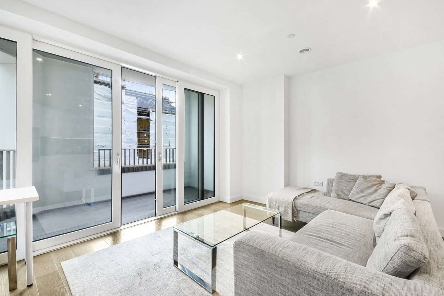 Flat Sayer Street in Greater London