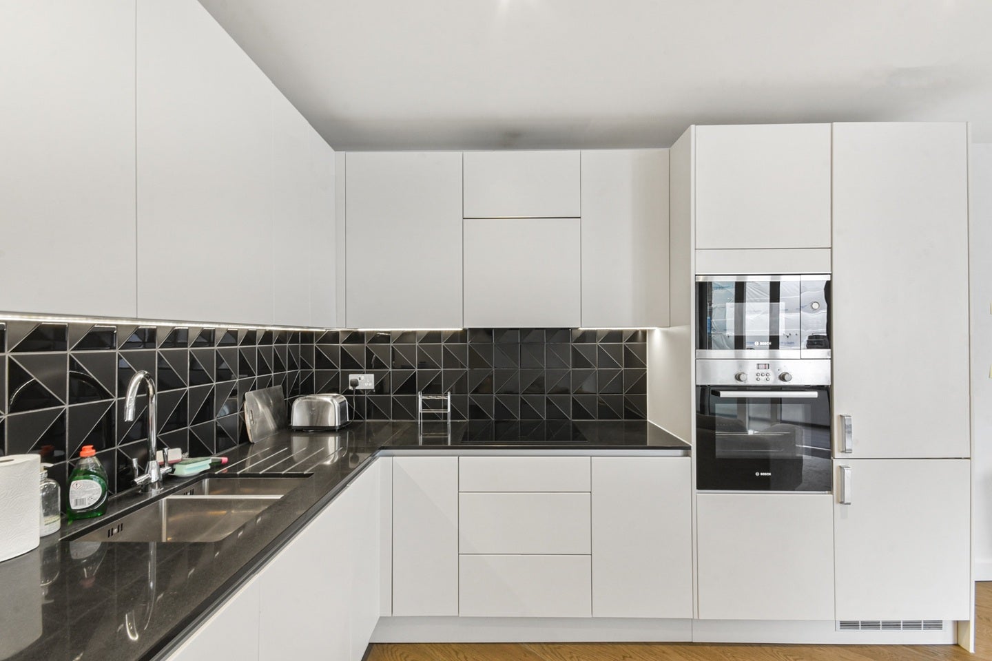 Flat Sayer Street in Greater London
