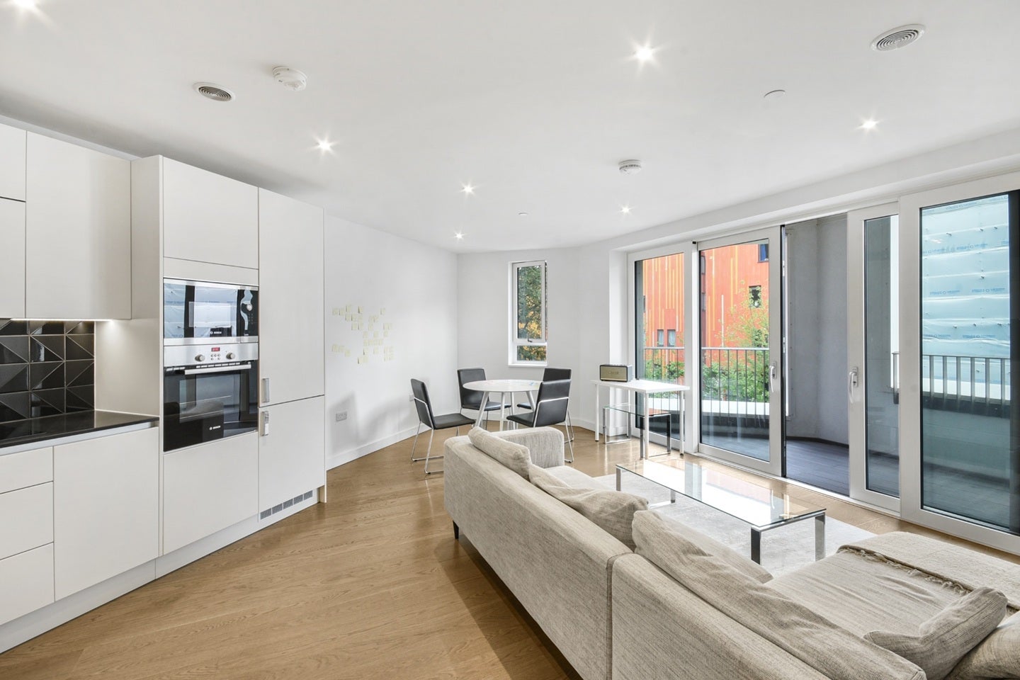 Flat Sayer Street in Greater London