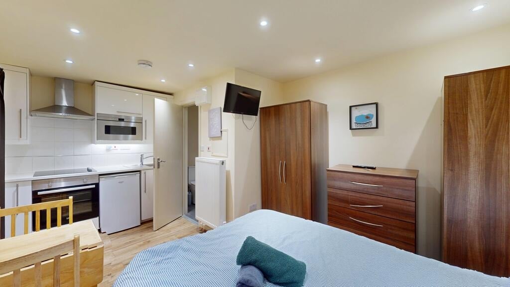 Flat Ashmore Road in City of Westminster