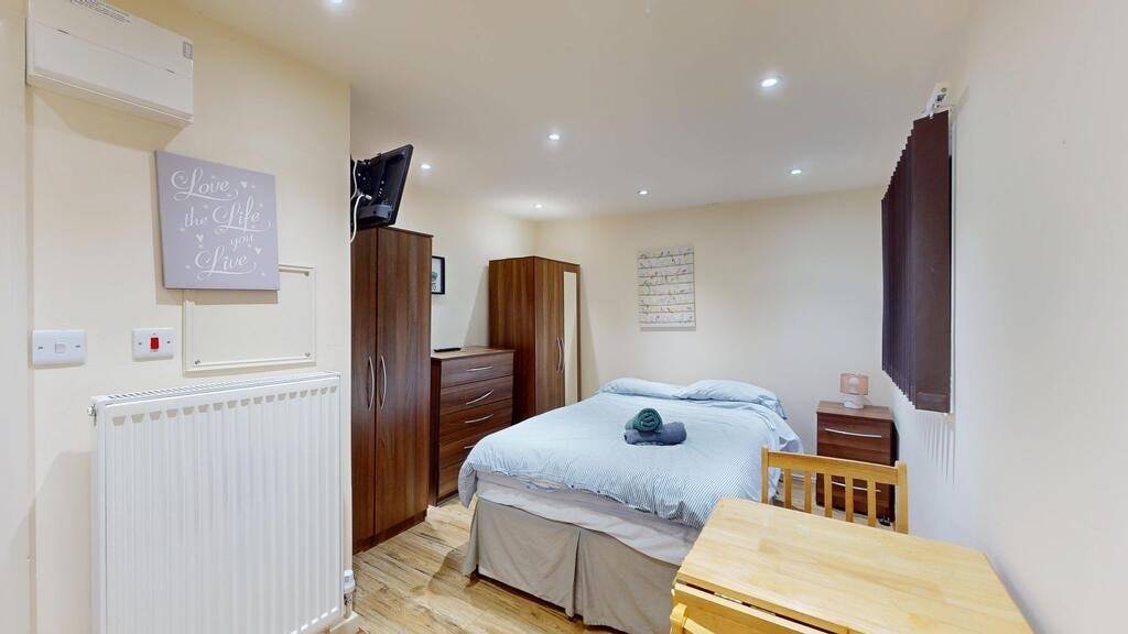 Flat Ashmore Road in City of Westminster