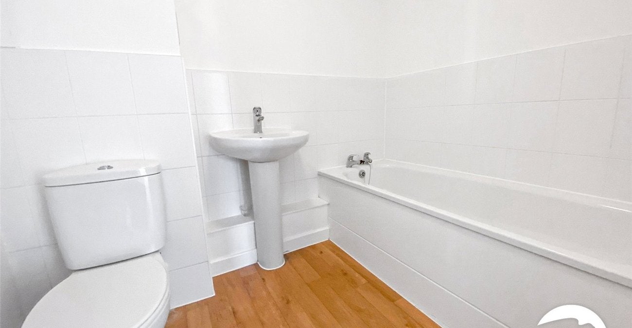 Flat Beltwood Road in Greater London