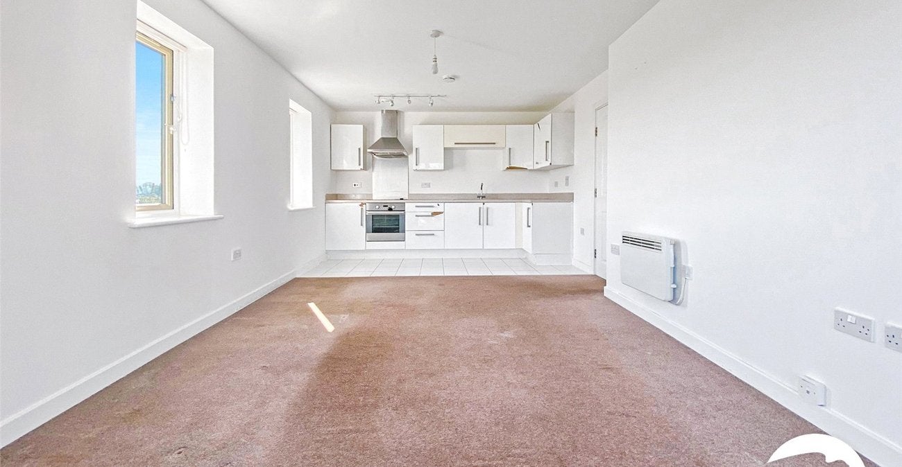 Flat Beltwood Road in Greater London