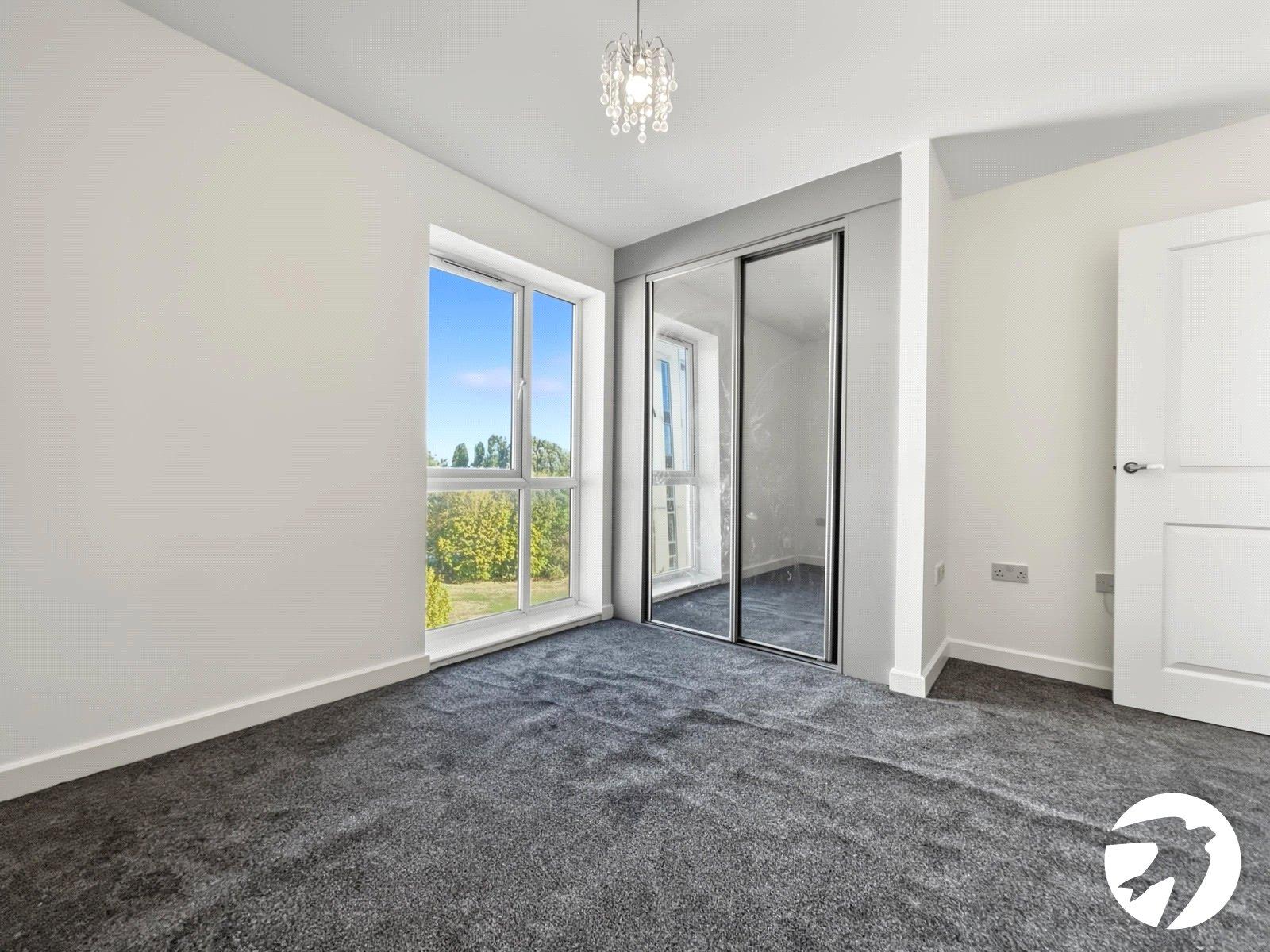 Flat Clydesdale Way in Greater London