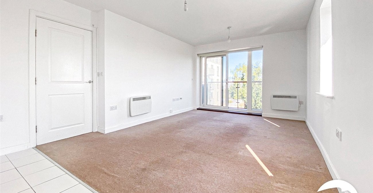 Flat Beltwood Road in Greater London