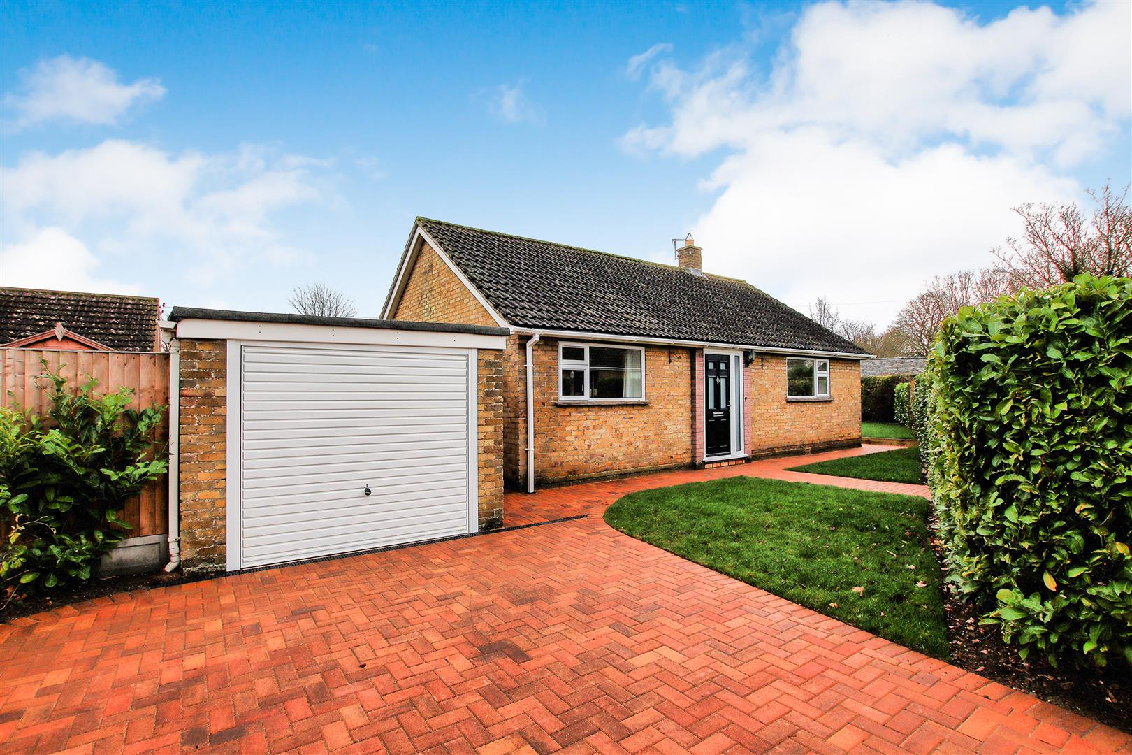 House Geoffrey Bishop Avenue in South Cambridgeshire