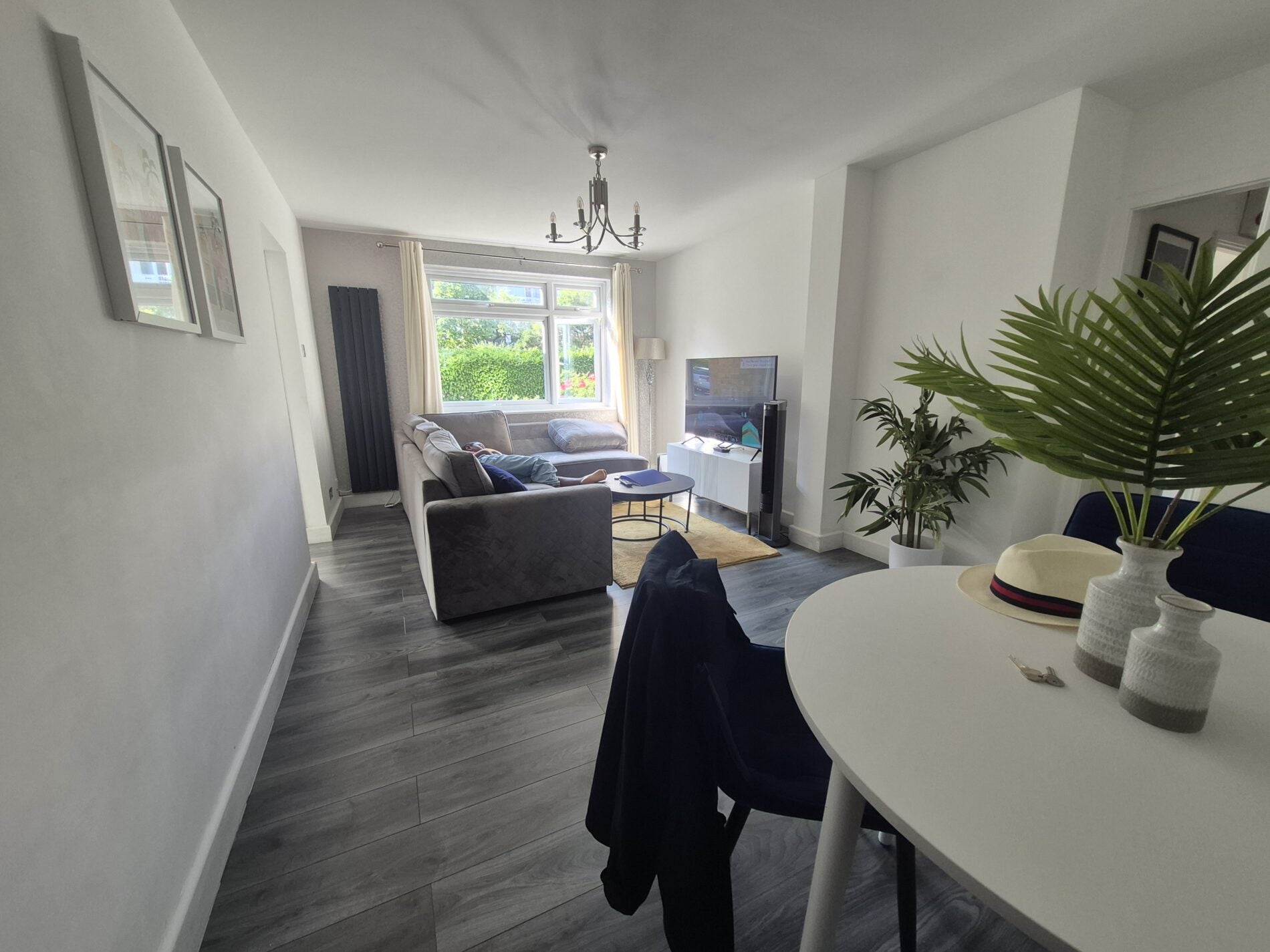 Flat Kersfield Road in Greater London