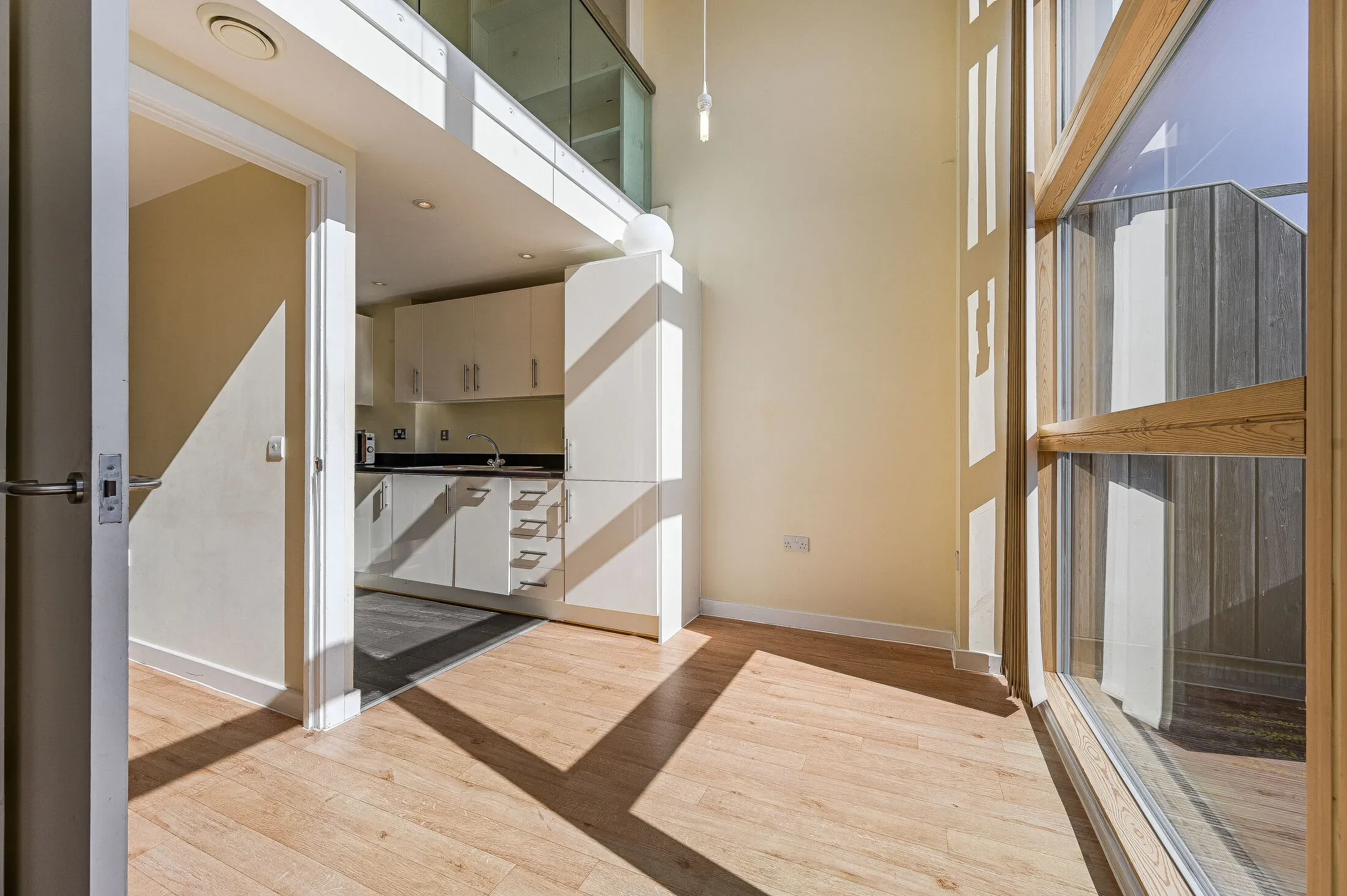 Flat Giffin Street in Greater London