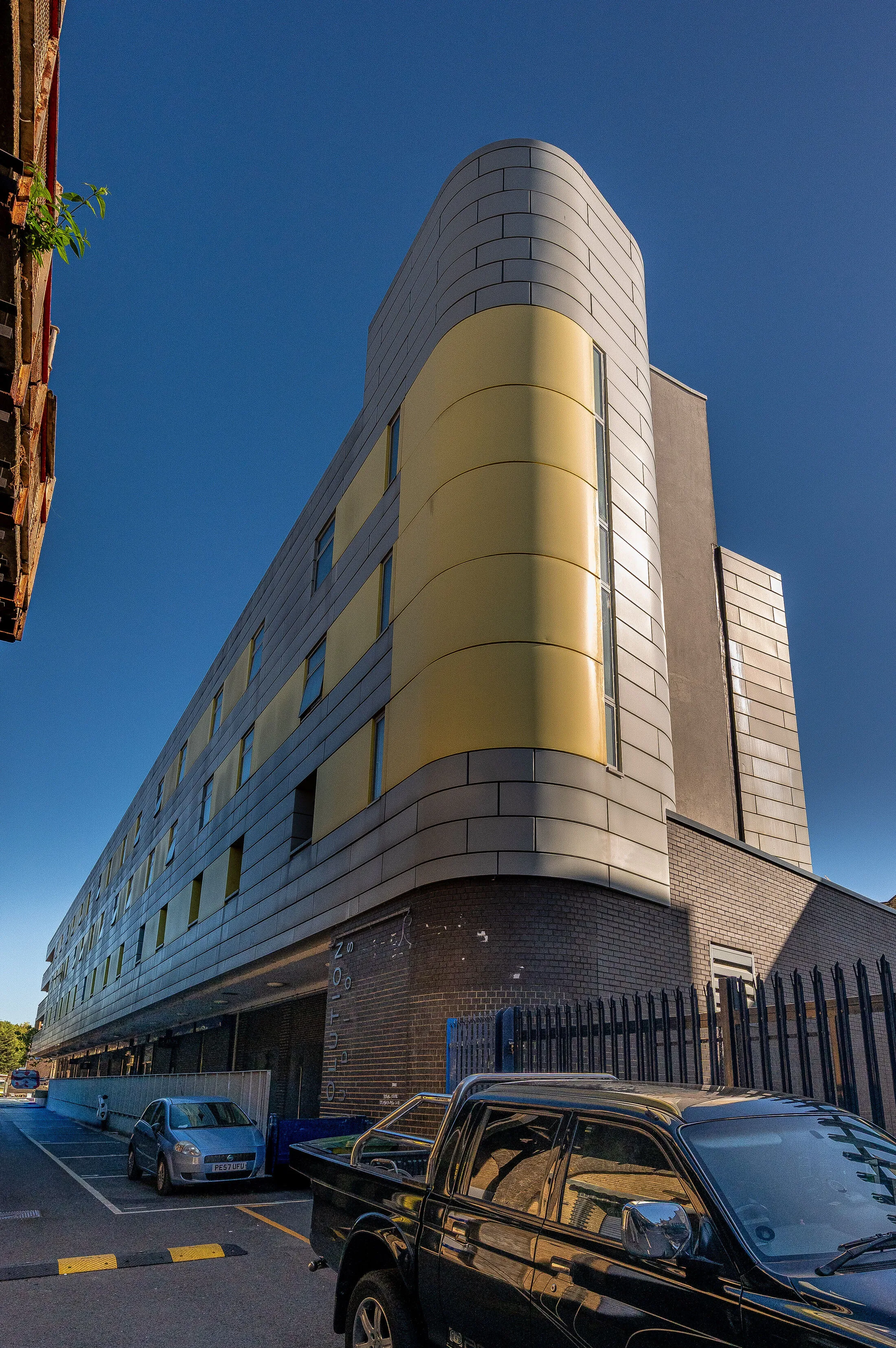 Flat Giffin Street in Greater London