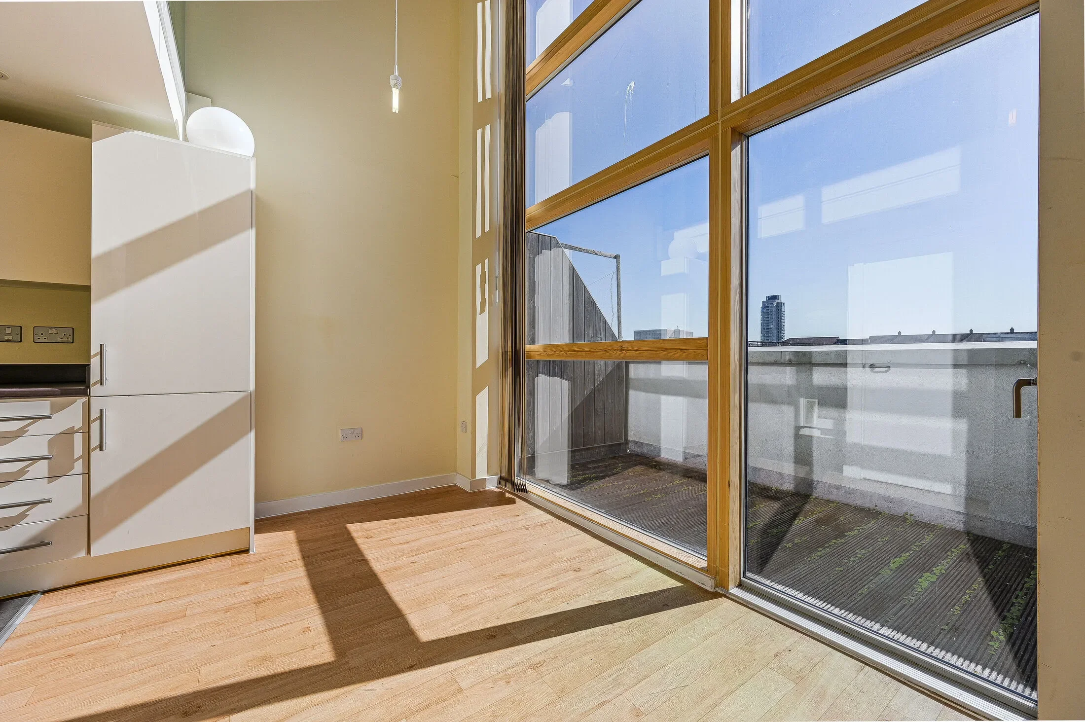 Flat Giffin Street in Greater London