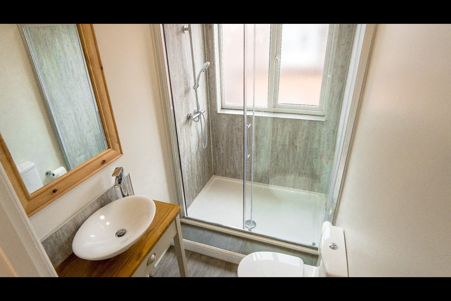 Room Bath Road in Worcester
