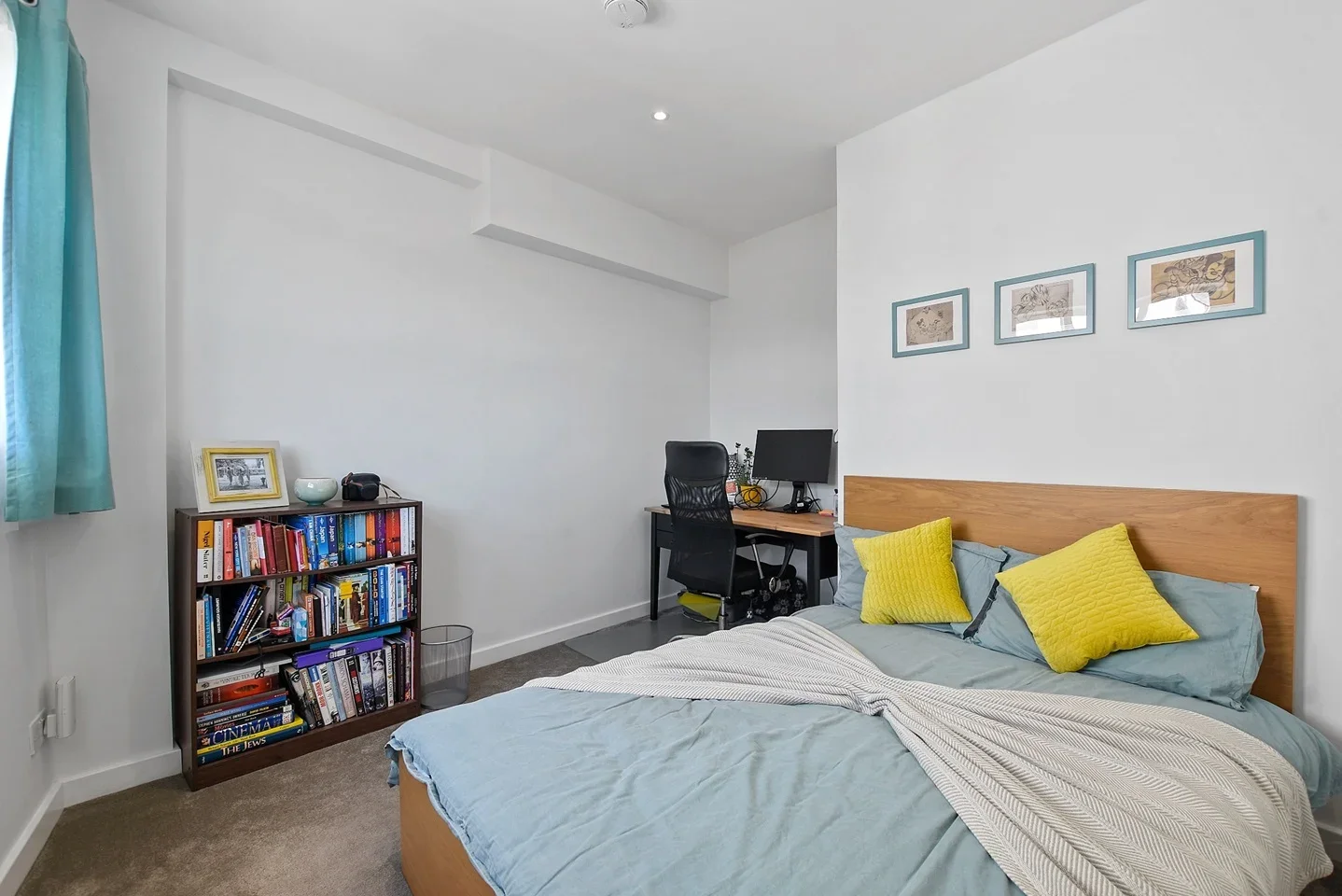 Flat Kentish Town Road in Greater London
