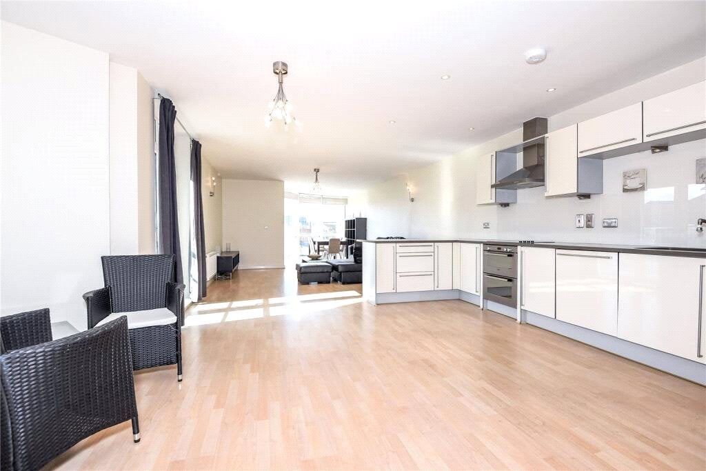 Flat Kenavon Drive in Reading