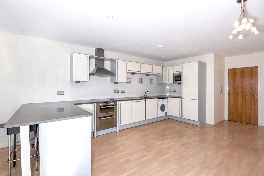 Flat Kenavon Drive in Reading