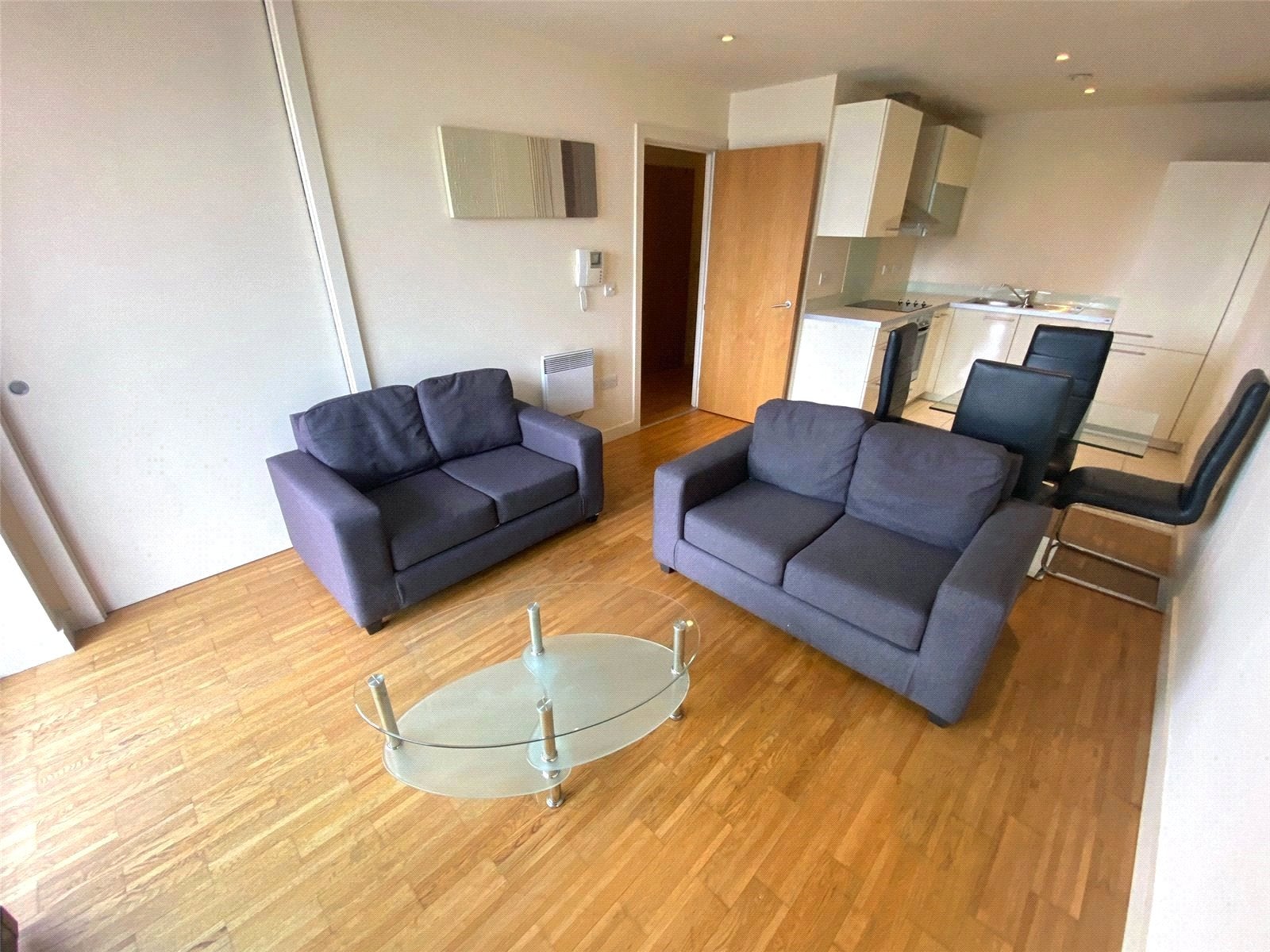 Flat Kelso Place in Manchester