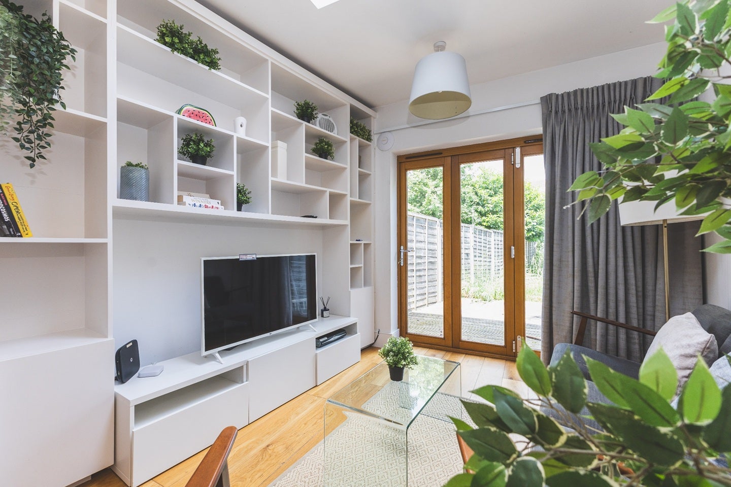 Flat Drayton Road in Greater London