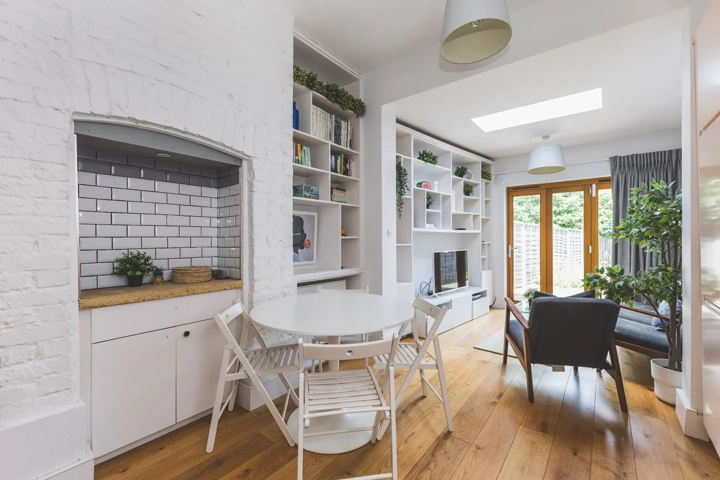 Flat Drayton Road in Greater London