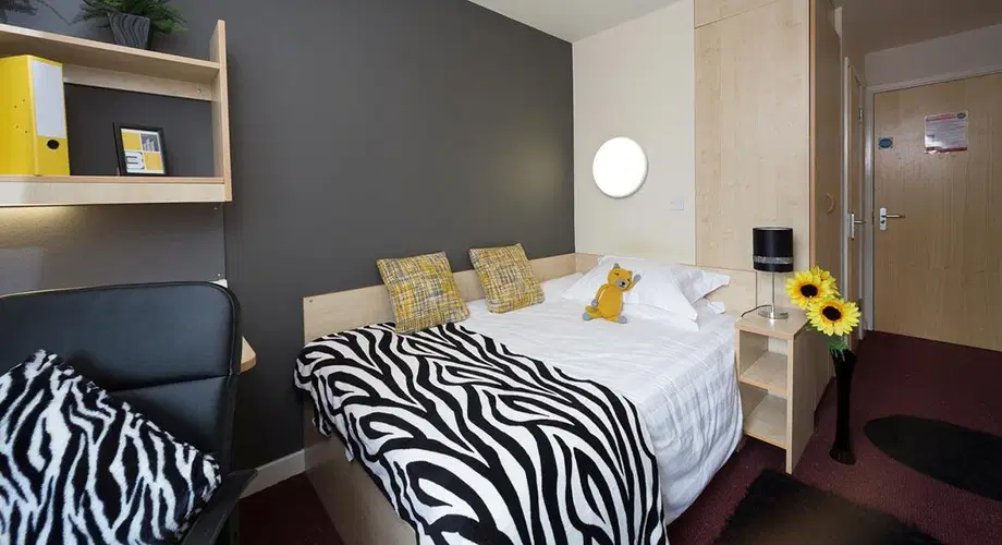 Flat Samborne Square in Sheffield
