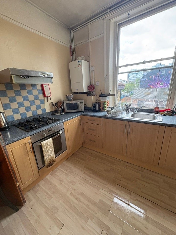 Room Maple Road in Greater London