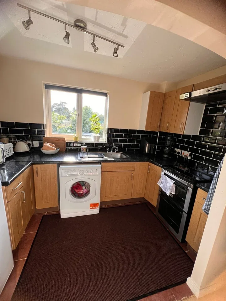 Flat Littlebrook Avenue in Slough