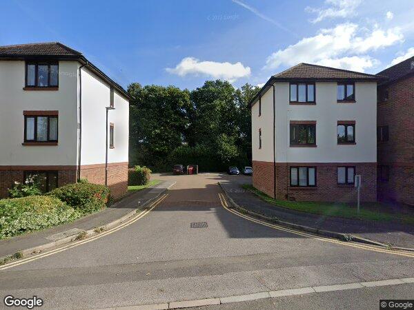 Flat Littlebrook Avenue in Slough