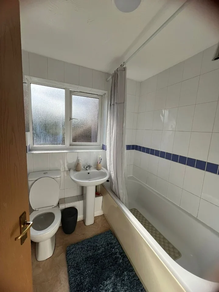 Flat Littlebrook Avenue in Slough