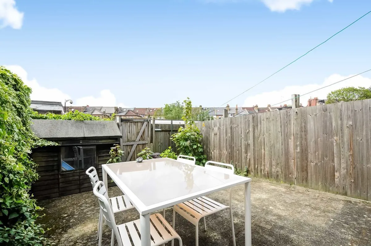 House Hunter Close in Greater London