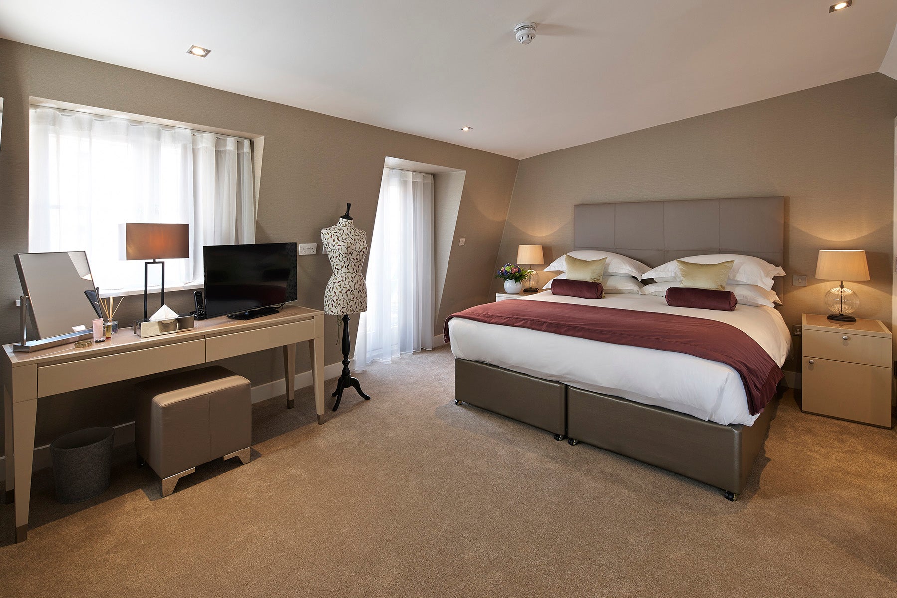 Flat Cheval Place in Greater London