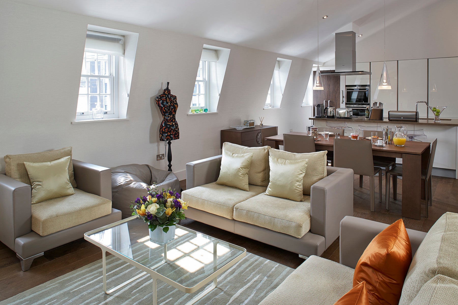 Flat Cheval Place in Greater London