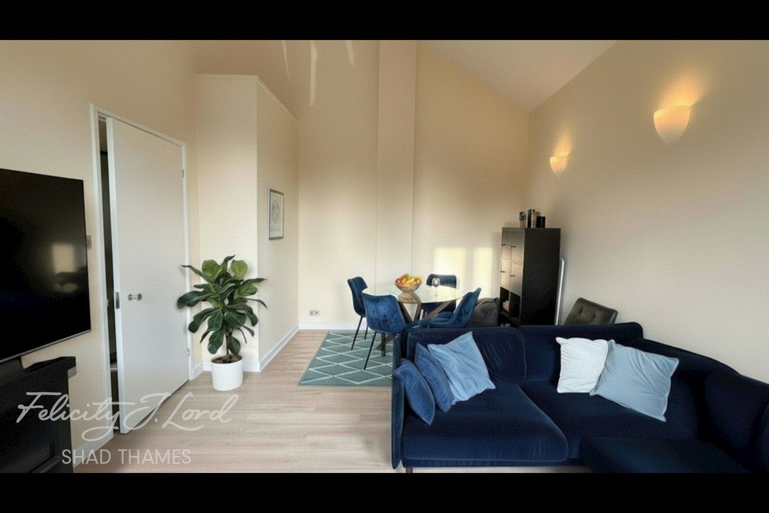 Flat Queen Elizabeth Street in Greater London